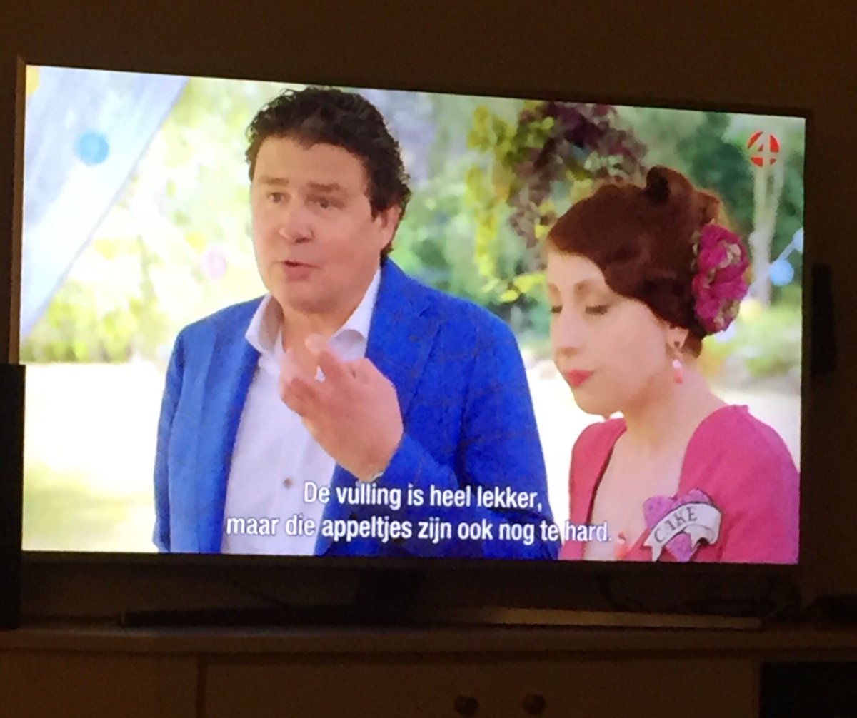 chgoovy's tweet photo. ‘Ja jij bent ook altijd te hard’ zegt de kleine hier spontaan op tegen Herman 🤭 #BakeOffvlaanderen #vtm #fan #littlebaker #ongezouten11jarigemening #flapuit  🙈😱🤔😬 https://t.co/y6bFDaSlQl