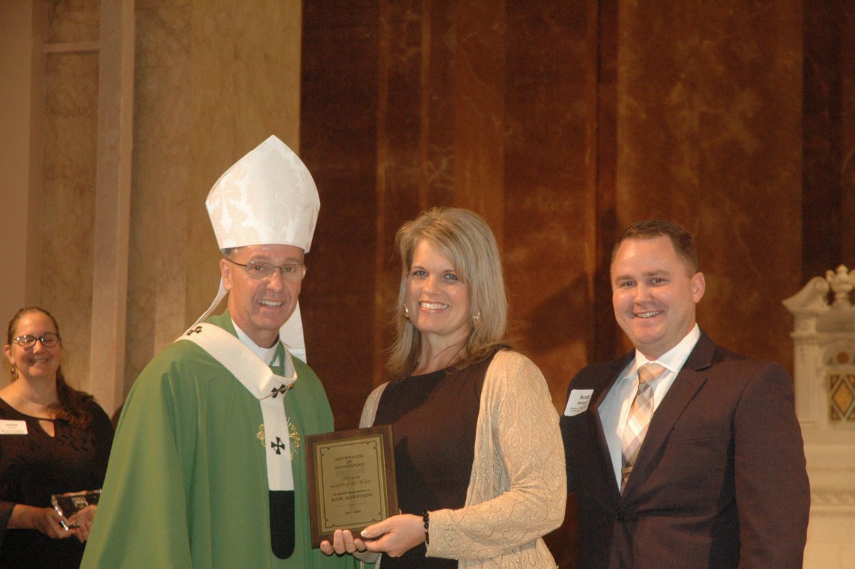 Congratulations to this year's Servant Leader of the Year, Julie Albertson! Julie serves youth at both Roncalli High School working with students on the yearbook and at Saint Mark as their Youth Minister.