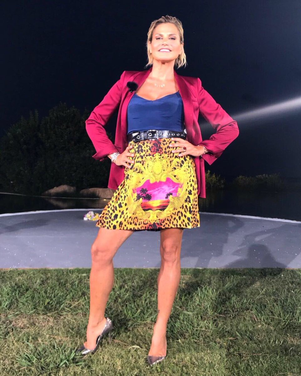 Simo_Ventura's tweet photo. Prima puntata di @TemptationITA 🏝♥️ #TemptationIslandVip 
1
#Styling @Nickcerioni 
#shirt #marcobologna
#jeans #2w2m 
#shoes #annabaiguera 
#hair #mua #ornellariverditi @MACcosmetics 
#jewelry #spallanzani
2
@ESCADA 
@Versace 
@le_silla 
3 
#totallook @YSL https://t.co/lIhUBRoWXZ