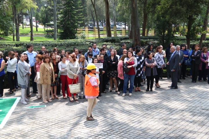 MarioRdriguezC's tweet photo. Con orden y responsabilidad toda la #ComunidadPolitécnica participó en el #MacroSimulacro2018 para conmemorar los sismos del #19deSeptiembre de 1985 y 2017; en el @IPN_mx la #ProtecciónCivil es una actividad que educa para la vida. #FuerzaMéxico https://t.co/ec7yNtvK8R