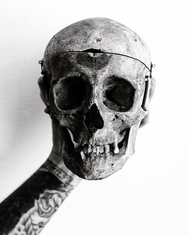 Andrew Stuart Photos On Twitter Dillonforte With His Human Skull At Sriyantratattoo Used As Reference For The Front Of My Shin Dillonforte Leicacamerausa Andrewstuartphotos Https T Co Tvzifh2hx8 Https T Co Vuk2g3plje,Drawing Graffiti Letter L