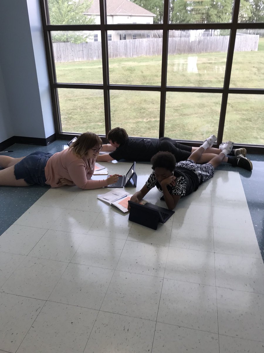 7AscienceLMS's tweet photo. After a lab day outside yesterday, I think they’re enjoying doing some @nearpod indoors today. https://t.co/bPdZzCjRBK