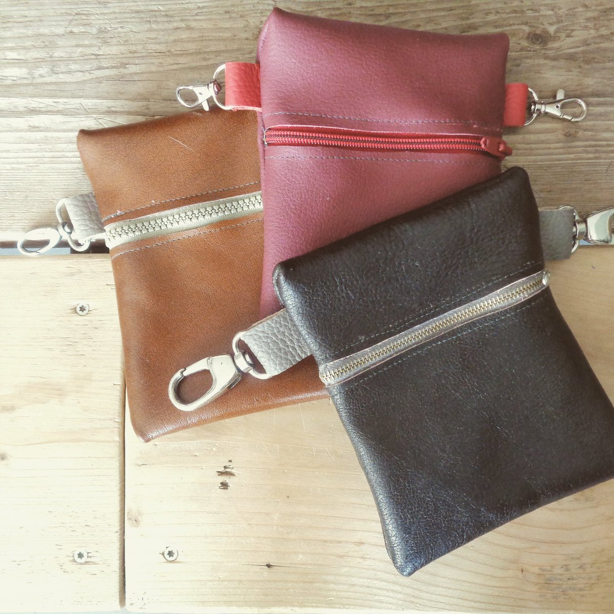 Today I added these cuties to the collection of #trendy #hipbags made of #reclaimedleather.
#reclaimedbuckle #leatherhipbag #handmade #forhimandher #festivalwear
 👉 gemwear.nl/product/heupta…
