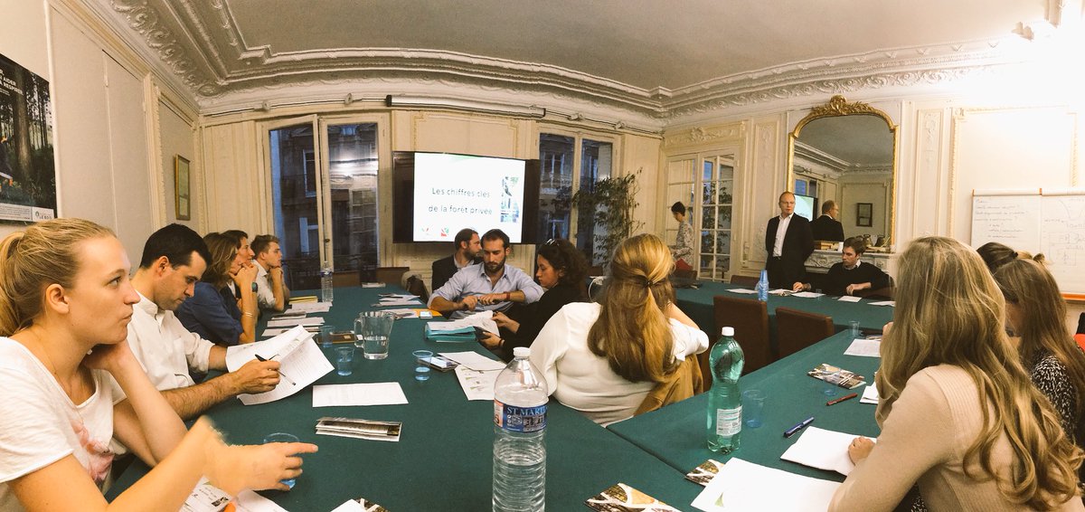 VReneaume's tweet photo. 🤓🌳 première session de formation à la gestion forestière pour la promo 2018 des #fogefor #ForetSphere ! https://t.co/tLJ4lJtiQ2