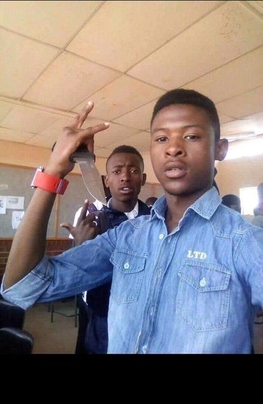 trendssa_brands's tweet photo. I'm no judge but this kid really needs Prayers on a serious note shuuu 😱😱😱😱 https://t.co/Rs8yiGWB4H