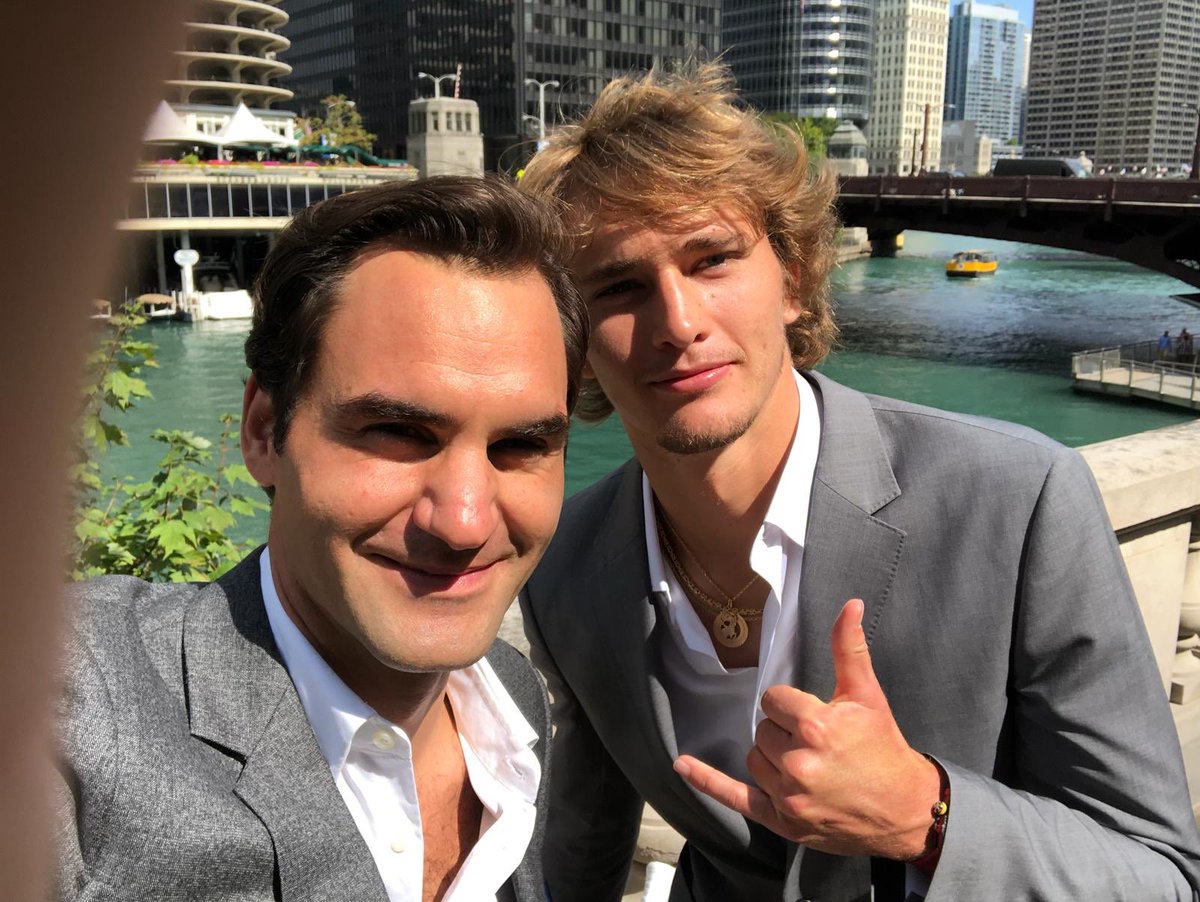 rogerfederer's tweet photo. When in Chicago.... Take a lot of selfies #TeamEurope2018 https://t.co/uEdsa4Izq4