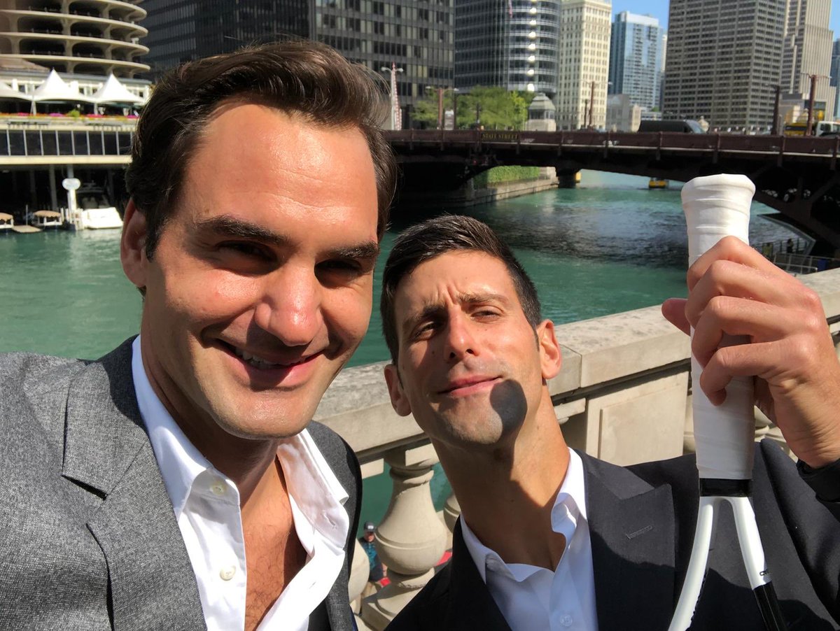 rogerfederer's tweet photo. When in Chicago.... Take a lot of selfies #TeamEurope2018 https://t.co/uEdsa4Izq4