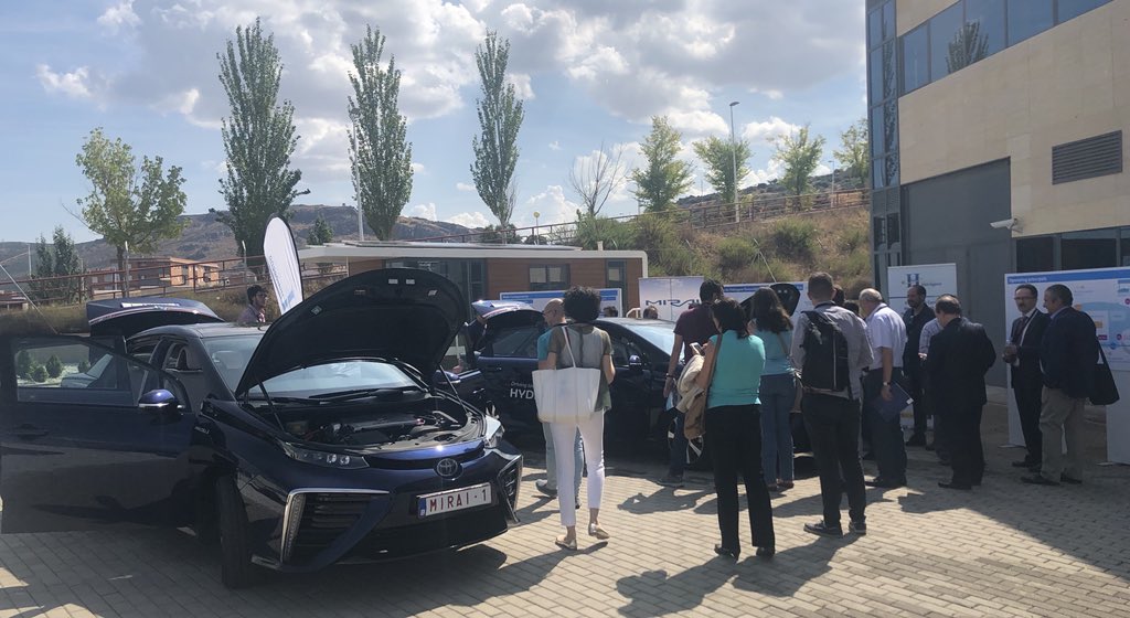 #Mirai ha protagonizado hoy la primera recarga en España de un vehículo comercial eléctrico de pila de combustible! ♻️🚙💦 #Toyota #MovilidadSostenible #FCEV #H2 #hidrógeno