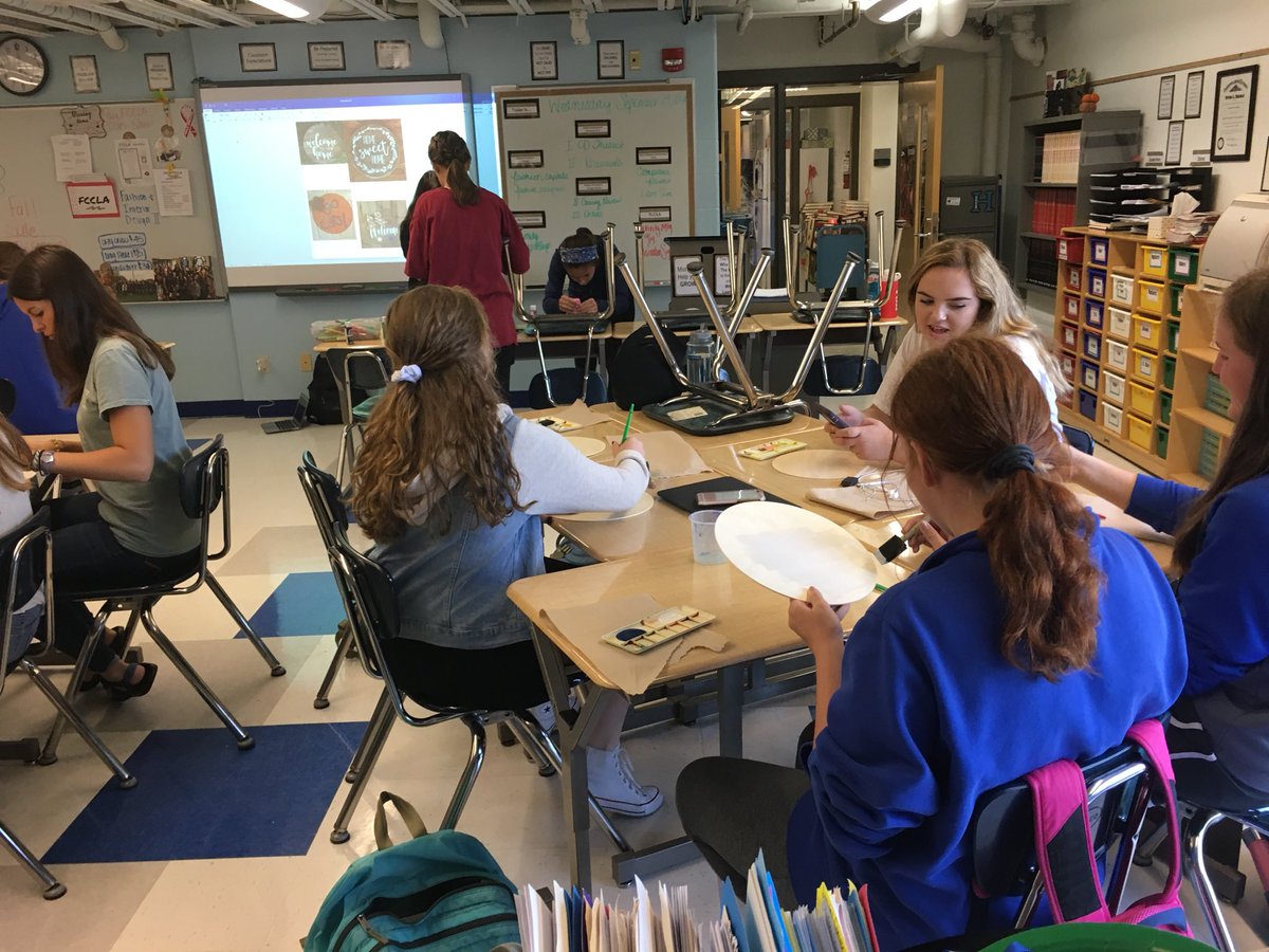 hhs_fccla's tweet photo. FCCLA members painting signs today at the activity meeting. #FCCLA #HHSFCCLA https://t.co/utGRGwyUai