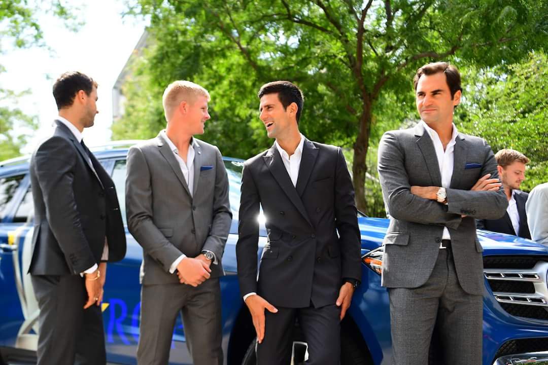 xxxxannaaa's tweet photo. Roger that πππΊ #Suiterer #Stylerer #LaverCup #TeamEurope2018 #Chicago https://t.co/ZfH9OYGC1S
