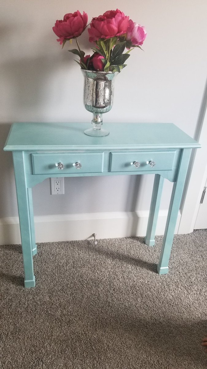 TheDIYSquad's tweet photo. Another quick flip. #paintitbeautiful #furnituretransformation #diy https://t.co/zZ6TxPWtR9