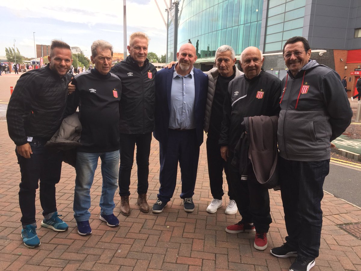 askomartin's tweet photo. Para mi la grandeza de un club involucra muchas cosas pasadas y presentes.Titulos,historia,legado, cantidad/calidad hinchas y socios,logros juveniles,deportistas formados,fama local/nternacional, instalaciones,$. Hoy en Manchester entendi bien claro que @EdelpOficial es GRANDE. https://t.co/d76Bmcxva4