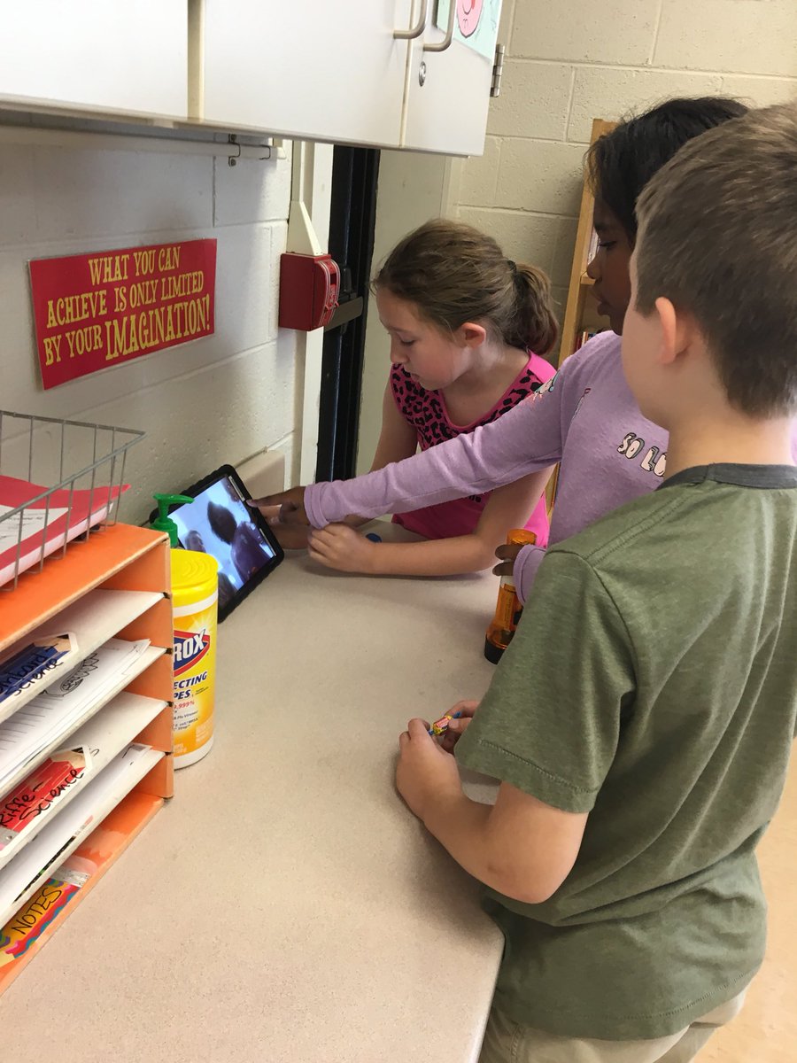 JodiLombard's tweet photo. Making videos &amp; using our models to describe the reason for the seasons! #FraserFamily #teamtwain https://t.co/VeNmZZ1bXd
