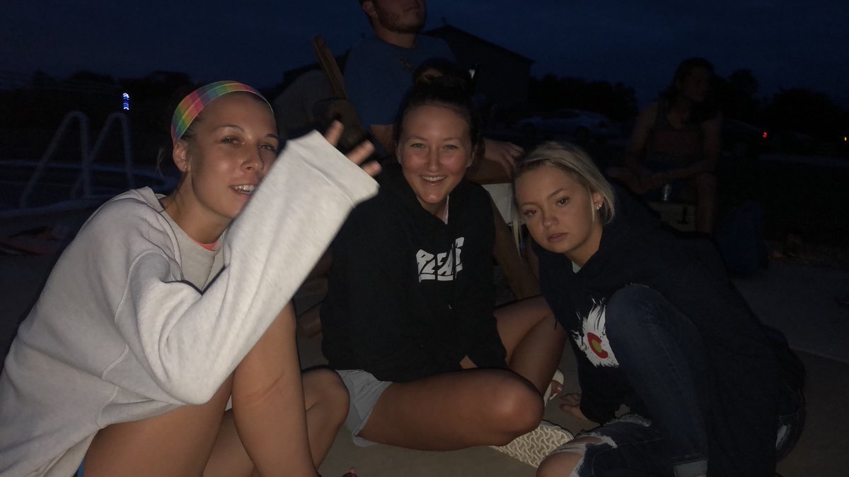 ChelseyKetron's tweet photo. Happy happy birthday to this crazy chick! Hope it was a good one, love yaaaaa❤️❤️ https://t.co/Feq7nDz2hz