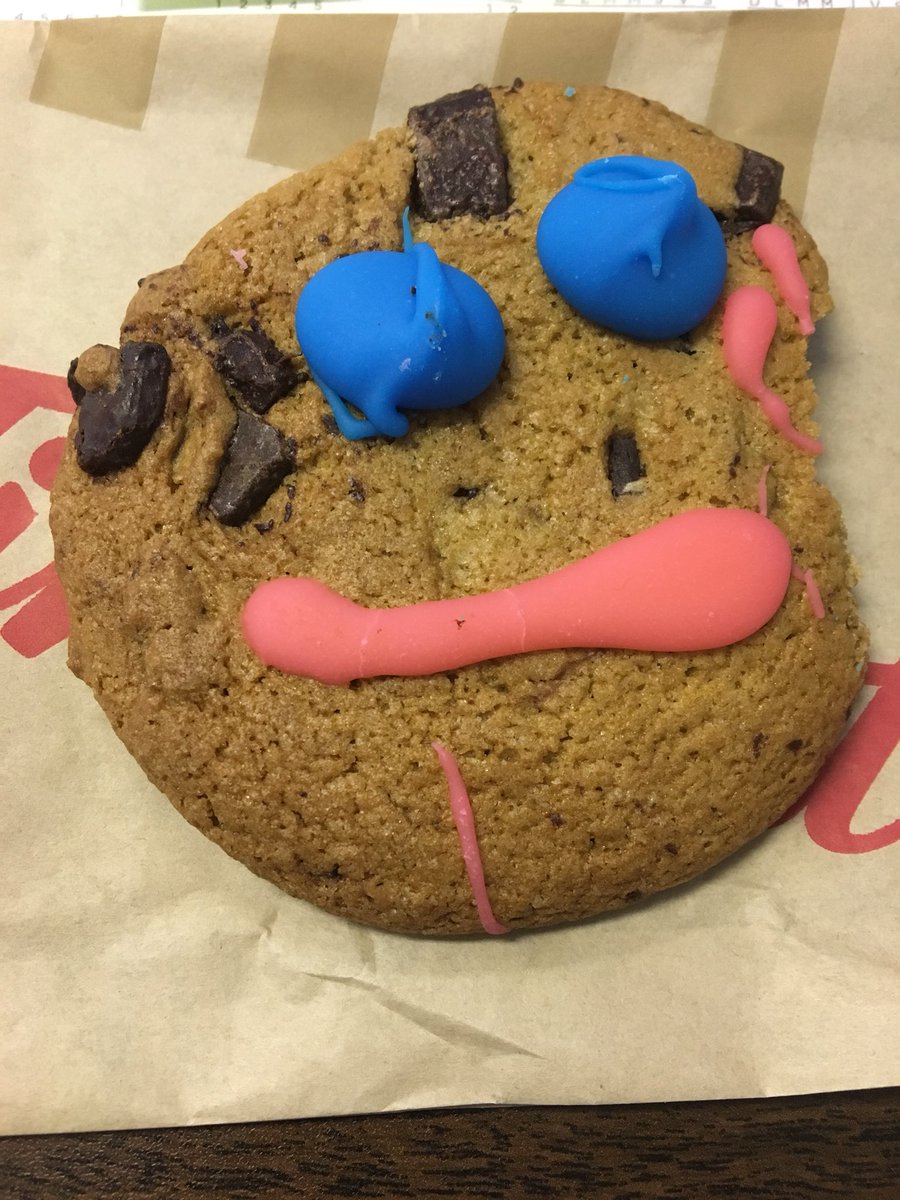 Meghanhowe_xo's tweet photo. @TimHortons ..... my “smile cookie” sure isn’t smiling. Also I think someone took a bite out of him. #TimHortons #whattheheck #notasmile #specialcookie https://t.co/M5r3OYZWjm