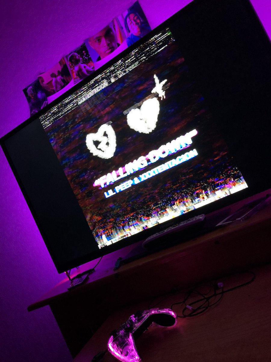 MrEvenog's tweet photo. If you’re not listening to this song atm you’re doing eagle runs Thursday motherfucker https://t.co/ep15vEtCpi
