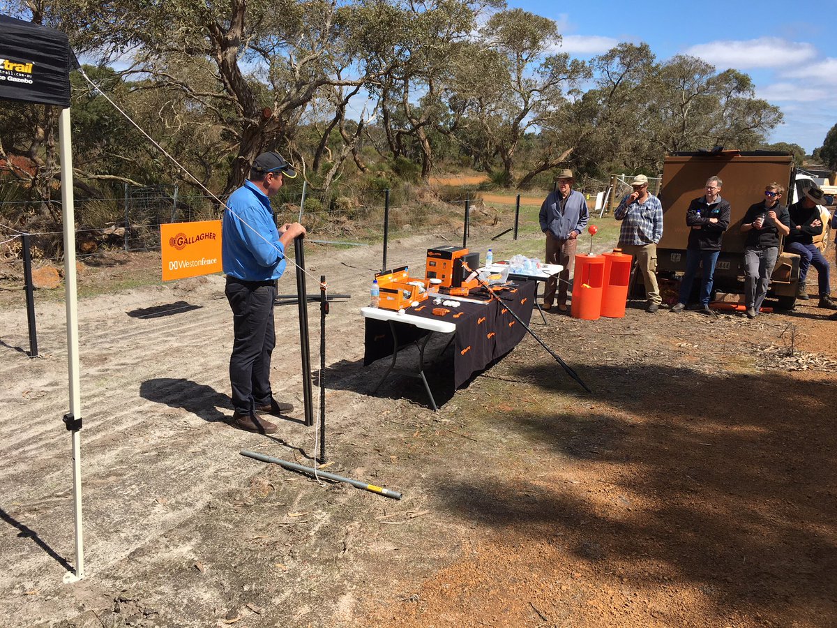 lidds81's tweet photo. Yesterday I spent the day at the @GallagherAMAU #westonfence demonstration day. I didn’t think suspension fencing had a fit in this area, but after seeing it in action I have changed my mind #fencing #boundaryfencing #roofence #manypeaks https://t.co/U74fbiMJOR
