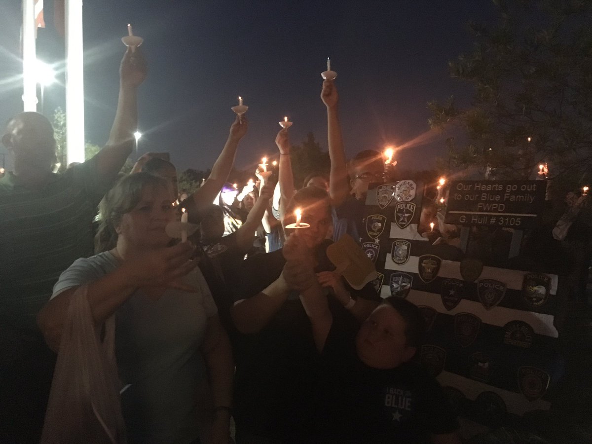AliceBarrNBC's tweet photo. Widow of fallen @fortworthpd #OfficerHull lights a candle to honor her husband, flame is passed throughout crowd & lifted up "So Garrett can see." @NBCDFW https://t.co/TkmG5rZgxh