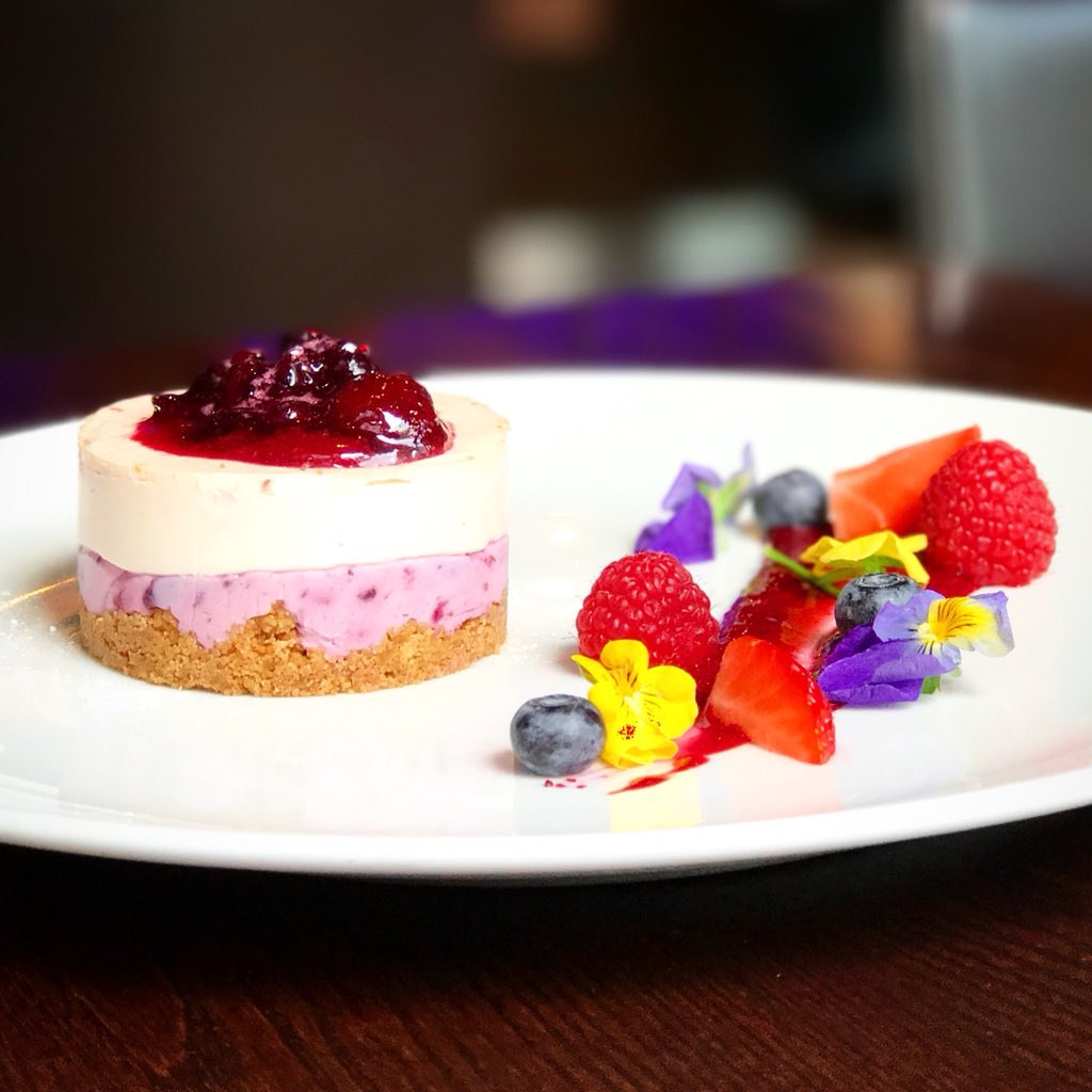 Massislebanese's tweet photo. SWEET WEDNESDAZE π
blindingly good #blueberry & #strawberry #cheesecake from the #pastrychef π€
#thankgoodness #wednesdaze #letsskiptodessert π
https://t.co/jRFWZlJknB https://t.co/Y2iBQjLkAe
