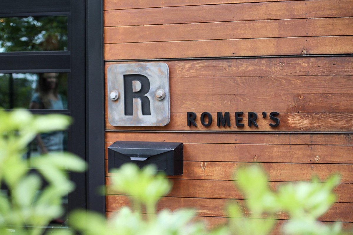 InspiredWorkplc's tweet photo. Client love // With three locations around the Lower Mainland, we love how @romersburger brings quality, local ingredients to casual favourites like burgers and beer. To us, it's the perfect way to recharge after a long day at work #InspiredWorkplace #AspiretoInspire #yum https://t.co/8e9f9zqMsT