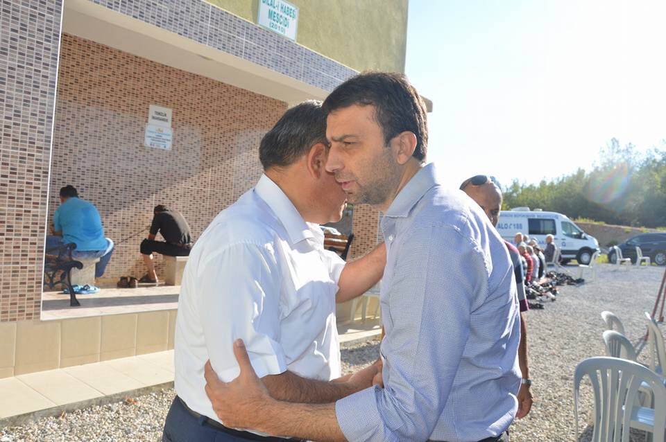 KALECİK'TE VEFAT
Muhterem ağabeyim, Av Ömer Sözen'in annesi hakkın rahmetine kavuştu.
Merhum Hatice teyzemize Allah'tan rahmet, Ömer abiye ve diğer evlatlarına sabır ve tahammül dilerim.
Mekanı cennet olsun.