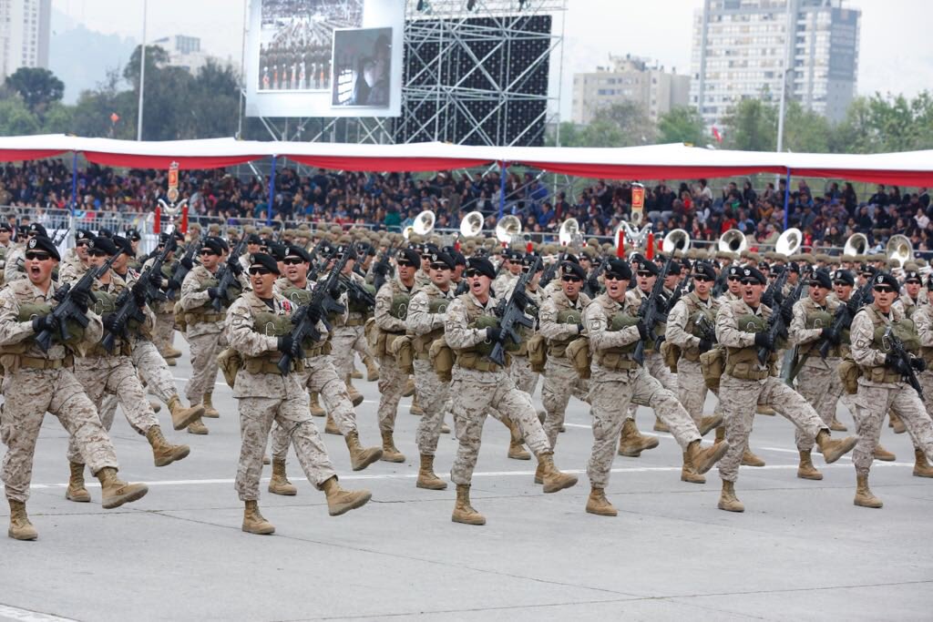 Военный парад в Чили парад, проходит, Сантьяго, военный, также, Обычно, армии, независимости, праздники, является, половине, торжественным, второй, окончанием, патриотические, воспринимают, двухдневного, единое, целое, прямом