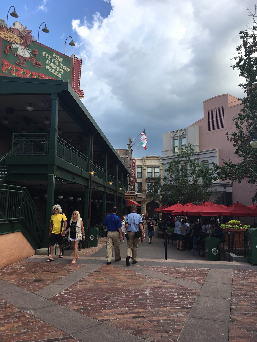 Wdwoffthecuff's tweet photo. Excited for our 15th WDWOfftheCuff event at DHS! Event checkin is across from PizzeRizzo under red umbrellas. https://t.co/sHnk2SD9Dt