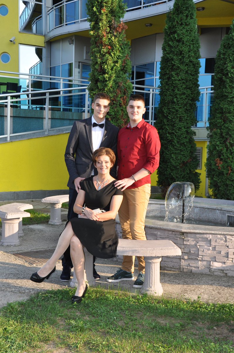 lukapopadic97's tweet photo. #mother #brother #birthday 🌠💕 https://t.co/zY0tgErFvl