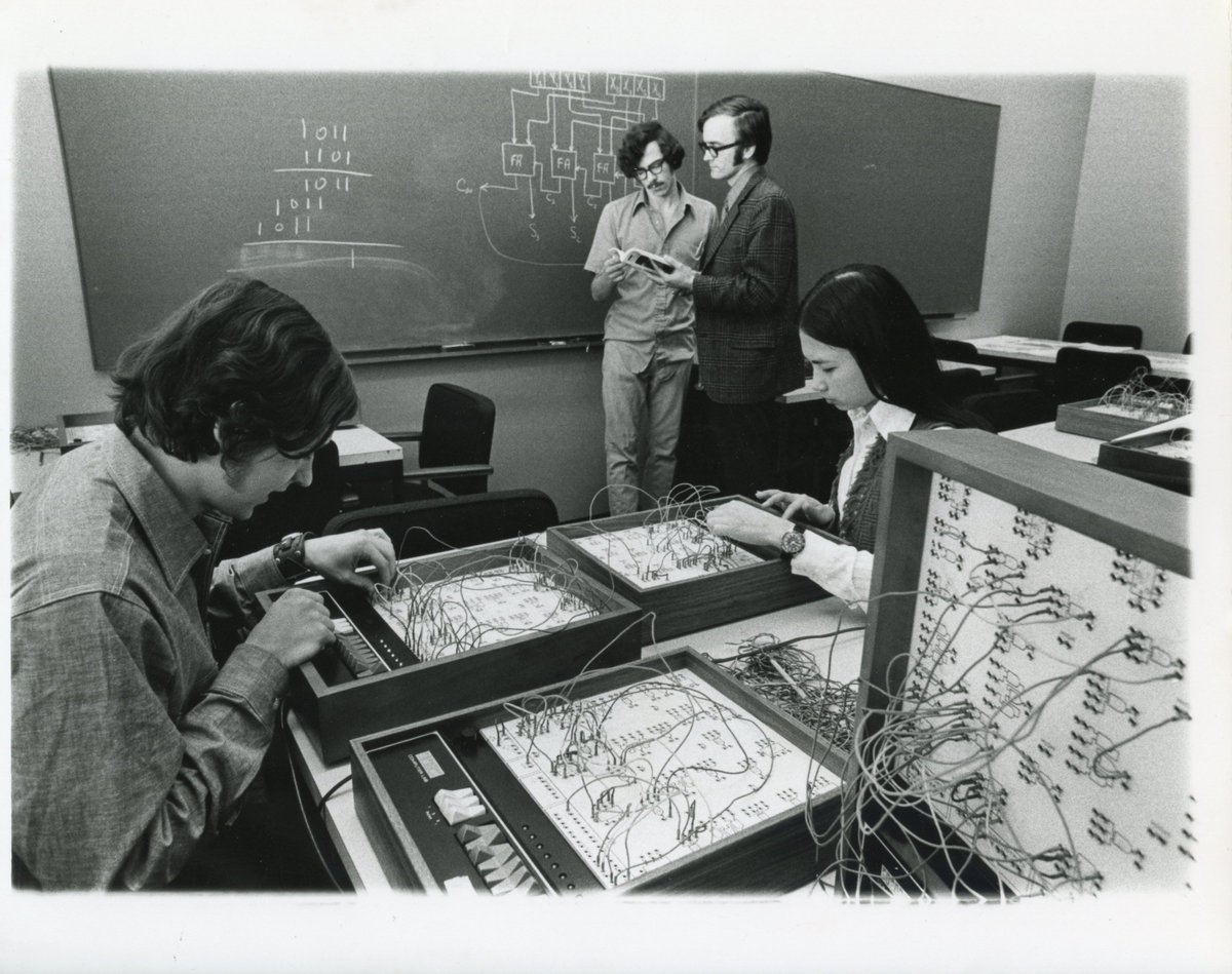 IITArchives's tweet photo. Early Computer Science classes at #IllinoisTech. Do your classes look a bit different now, Scarlet Hawks? Visit the archives reading room in @GalvinLibrary to play with an IBM 5110 from 1978 if you're interested in old tech. #STEMArchives https://t.co/3P0rHqlB5q