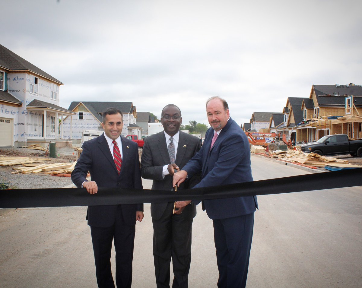 MayorByronBrown's tweet photo. More new housing in #Buffalo! Councilmember @JoelFeroleto and I proudly joined Jim Marrano of 
@MarranoHomes in cutting the ribbon to celebrate the new housing being built at Colvin Estates. This project is  another example of the robust economic development underway in Buffalo. https://t.co/QNYiJsRXKQ