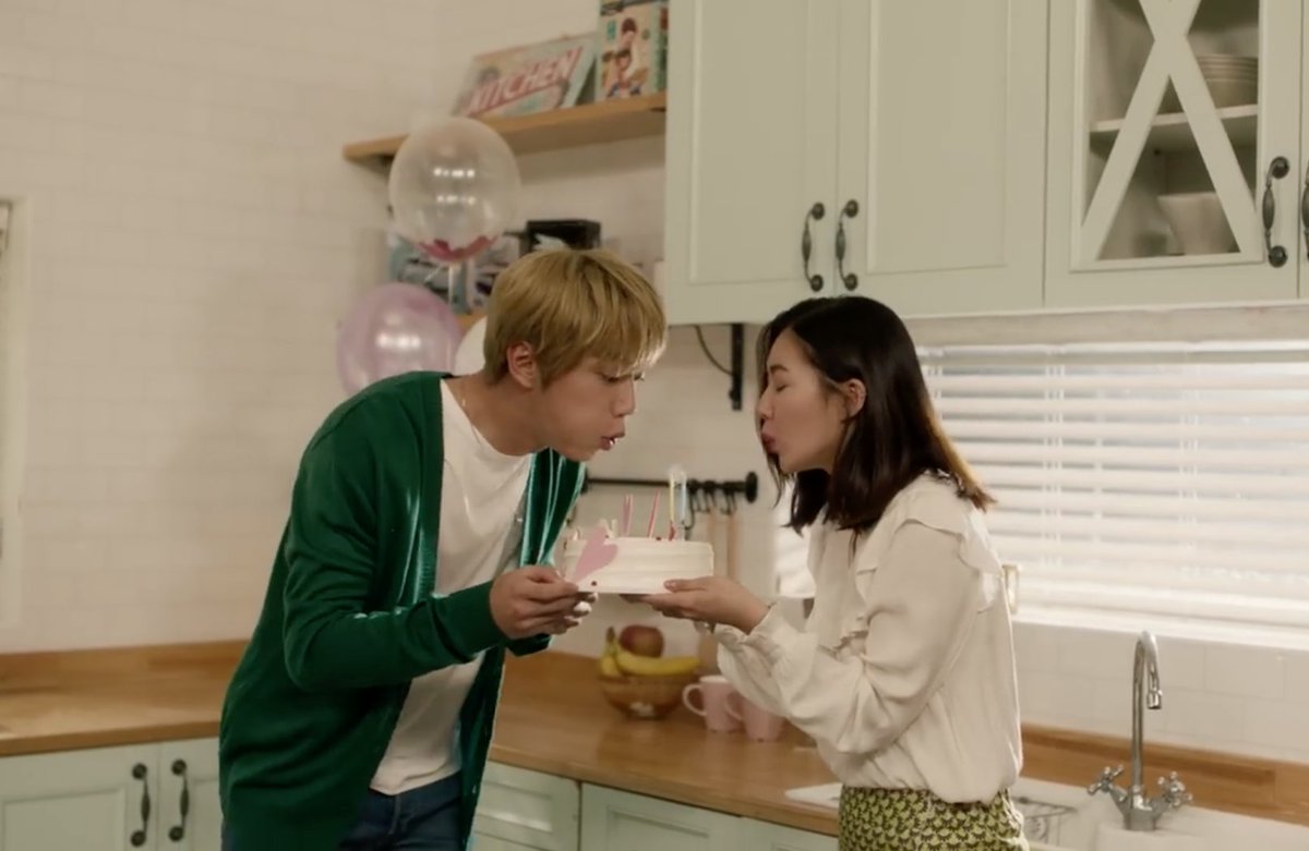 Junception97's tweet image. Jun stop blowing out other people's candles smh 😂

#theunit #unitb #unb #ukissjun #ukiss #jun #leejunyoung #goodbyetogoodbye