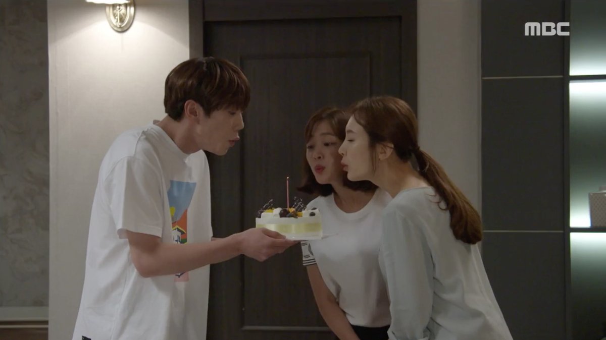 Junception97's tweet image. Jun stop blowing out other people's candles smh 😂

#theunit #unitb #unb #ukissjun #ukiss #jun #leejunyoung #goodbyetogoodbye