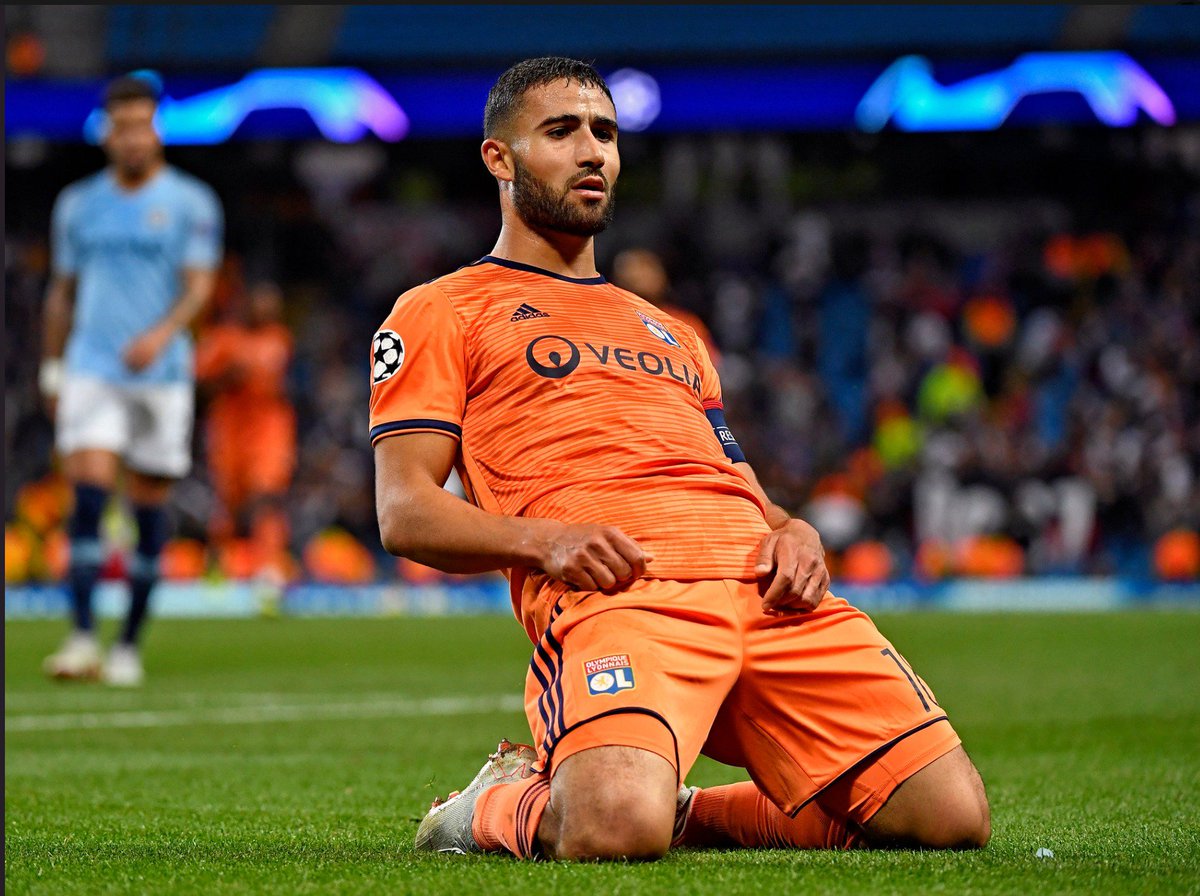 Pierbnt's tweet photo. 69e fois que Nabil démontre plus dans un grand match que Flotov #MCILYO https://t.co/rumL5tTyj9