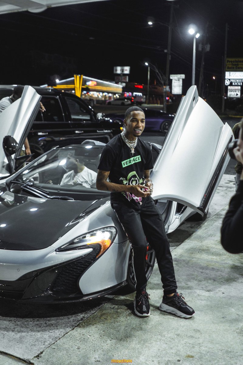 KeyGLOCK's tweet photo. Issa bird..issa plane..naw bitch dats GLOCK😁 https://t.co/UO7xEIroay