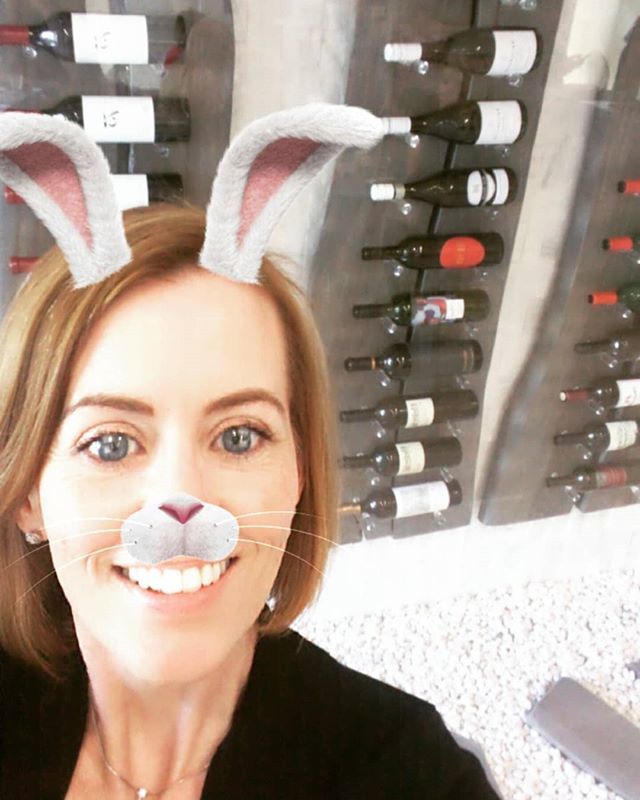 KitchAnn_Style's tweet photo. Having a little too much fun at #buildersglass in front of their amazing new #winewall.
@bonitaglass
@vintageview_usa 
#vintageview #winerack
#heyheywinedisplay #naplesfl #labelforward https://t.co/LzExu1JIXP https://t.co/VAfKQvYGKT