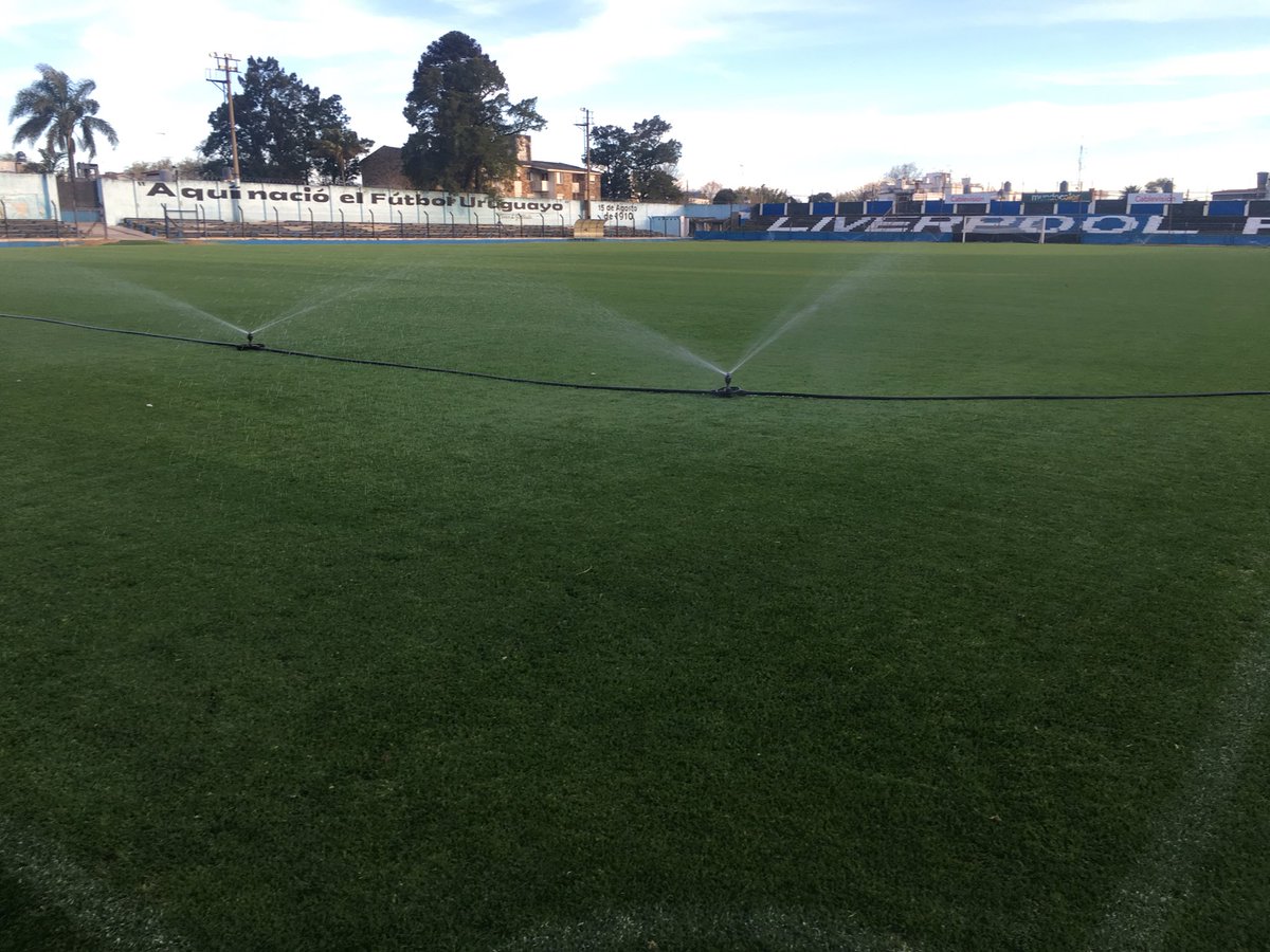 EstadioLFC's tweet photo. Así preparamos nuestro césped, para el partido del próximo sábado #Liverpool vs #Nacional https://t.co/QAmtR46Axm