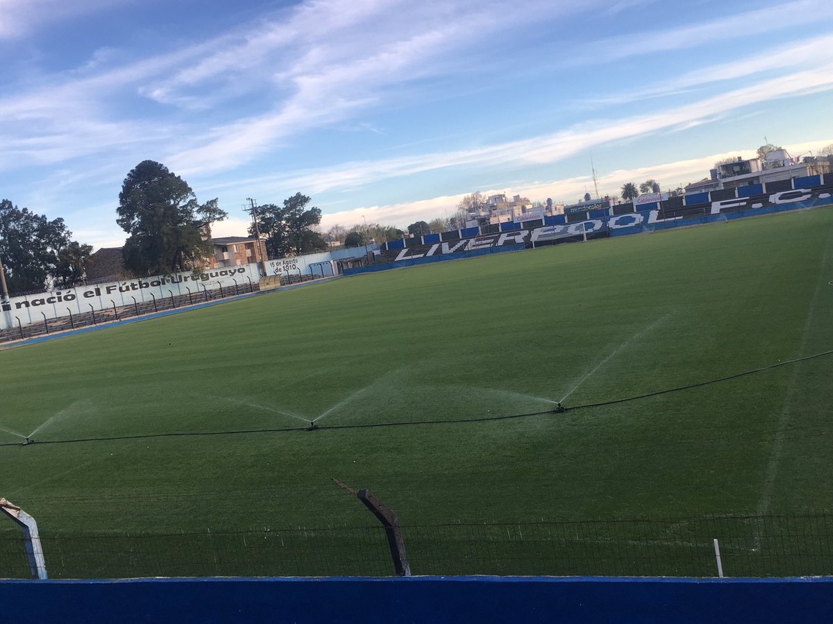 EstadioLFC's tweet photo. Así preparamos nuestro césped, para el partido del próximo sábado #Liverpool vs #Nacional https://t.co/QAmtR46Axm