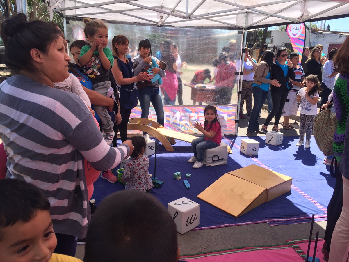 JorgeMAlvarez's tweet photo. Lxs niñxs y familias de #LaCeramica tienen nuevo espacio #Entramar p compartir, cuidar a lxs más chicxs y encontrarse.
Celebramos el trabajo conjunto y comprometido d los vecinos
Fortaleciendo el tejido social y la convivencia, es la manera de transformar la realidad
#PlanAbre https://t.co/skRH6oQa6W