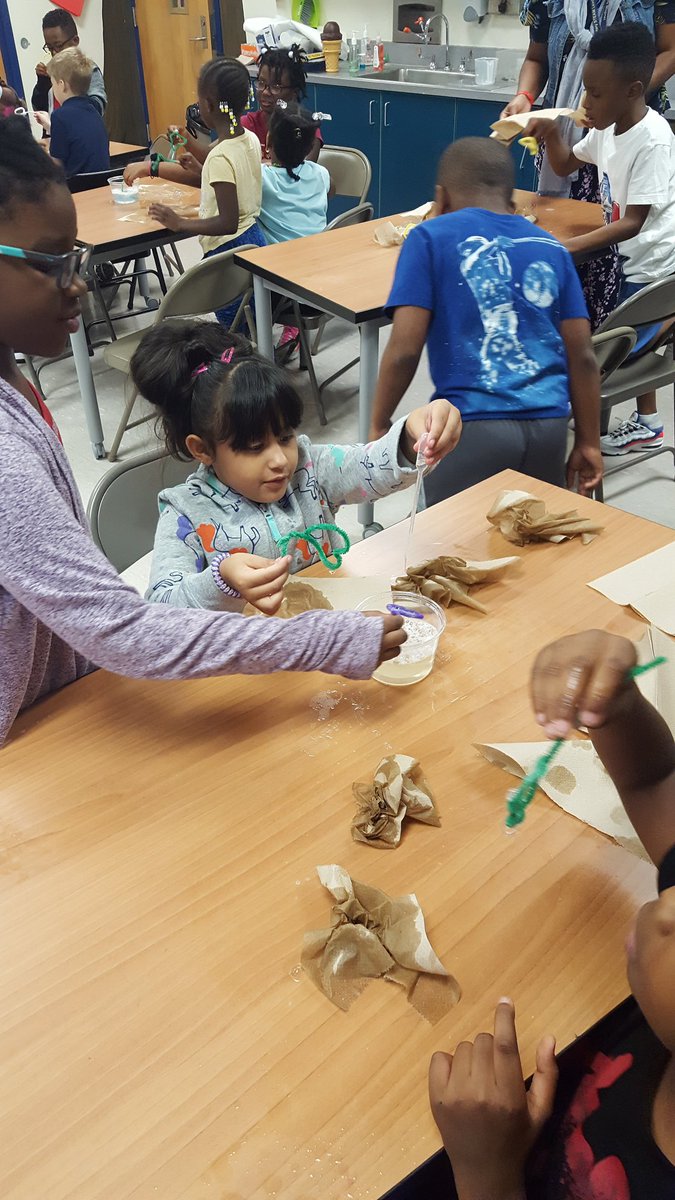 nelsonsnook104's tweet image. Collaborating with Ms. McQueen's class in the science lab!  #mattermatters #solidliquidGAS #BUBBLESoffun @McQueen_Teacher @Killian_STEAM  @EmmerGeo