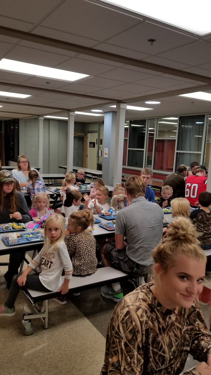 Principal_Bahr's tweet photo. A HUGE thank you to all the HS students who came over for lunch/recess to celebrate homecoming week with our elem students. GO RAIDERS #LPARaiders https://t.co/xtjCo1C3Za