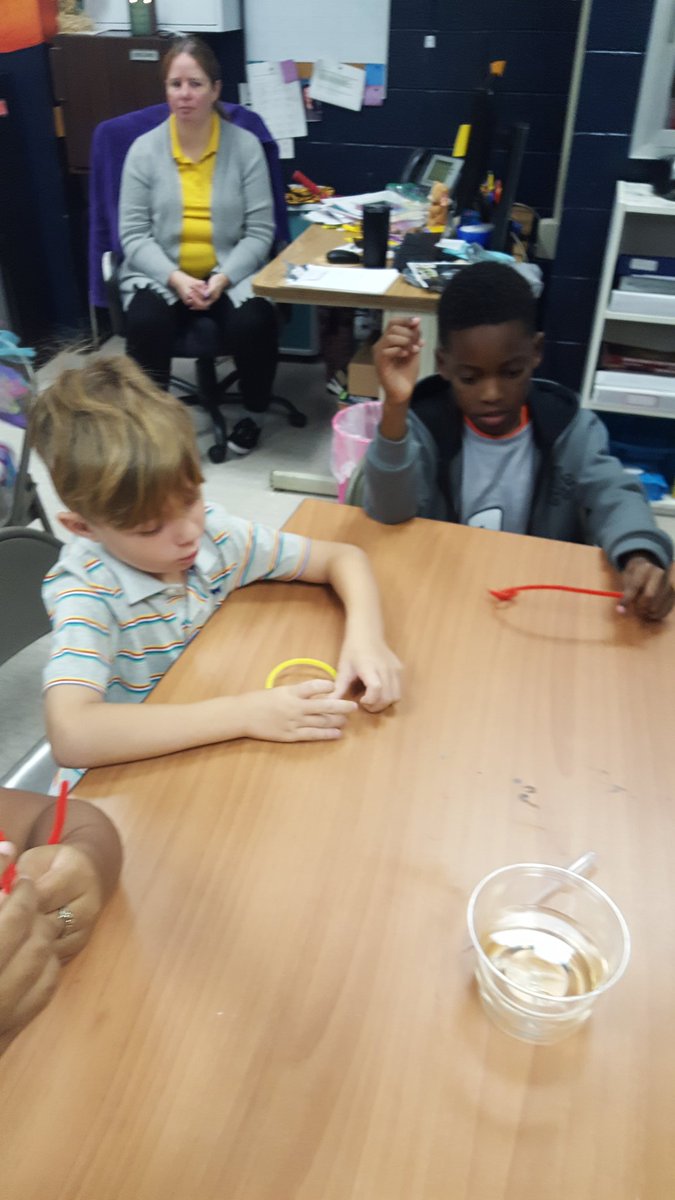 nelsonsnook104's tweet image. Collaborating with Ms. McQueen's class in the science lab!  #mattermatters #solidliquidGAS #BUBBLESoffun @McQueen_Teacher @Killian_STEAM  @EmmerGeo