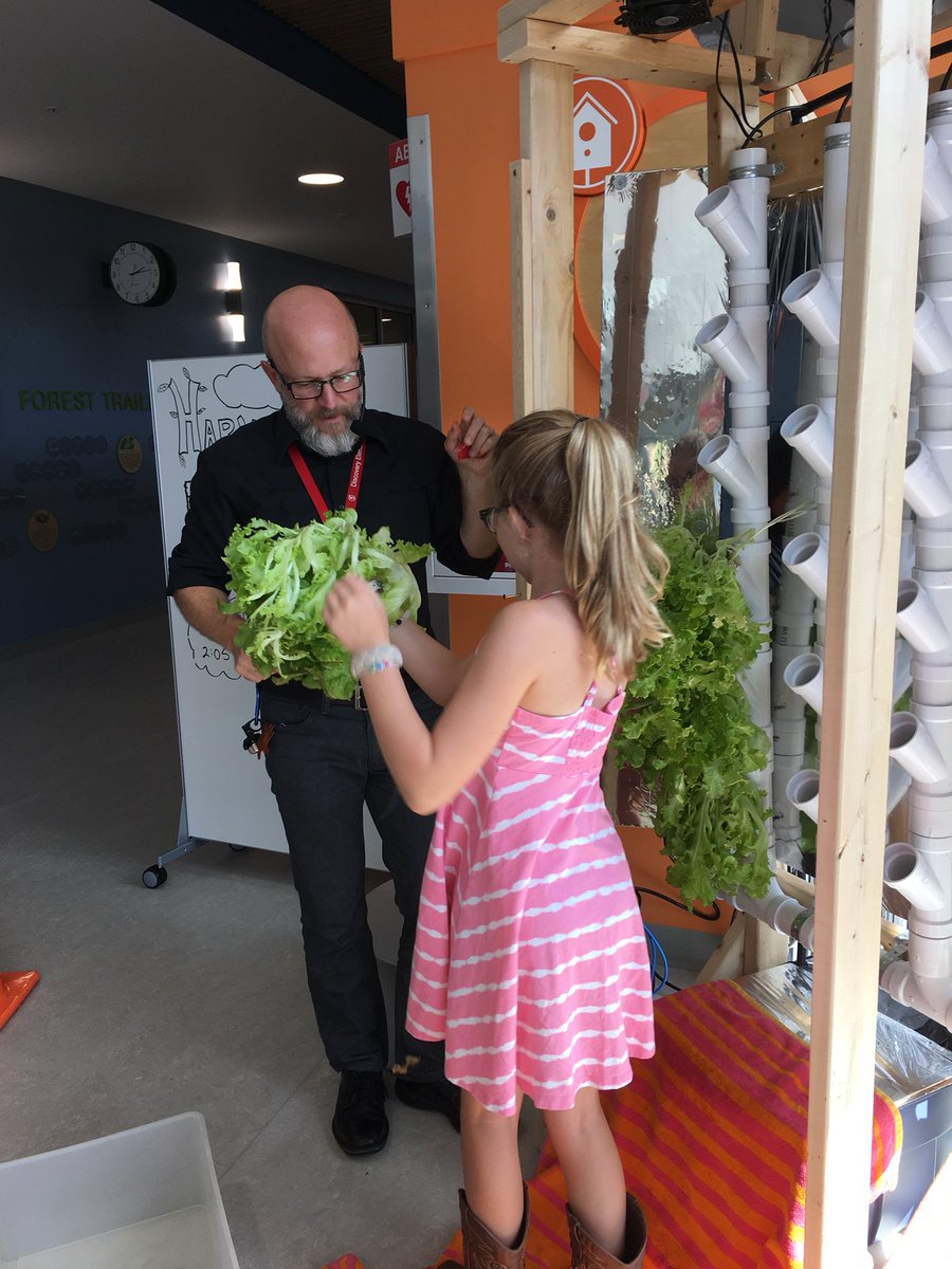 Today, we learned about how our new hydroponic garden works and even harvested our first batch of lettuce! Thanks, @RuskTeach!!! We can’t wait to see the large scale version of this in our Dining Commons and to eat what we grow! #SchooltoTable #WeAreFarmers <a href="/DiscoveryAPS/">Discovery APS</a>