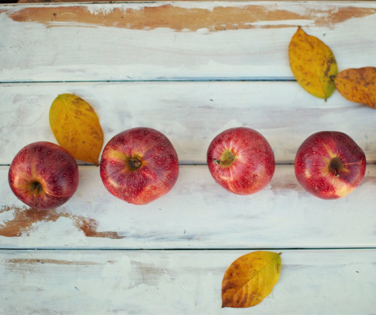 It's fall, y'all! 🍎 Enjoy all the fresh fruits &amp; veggies in the form of delicious, cold-pressed juice 😊