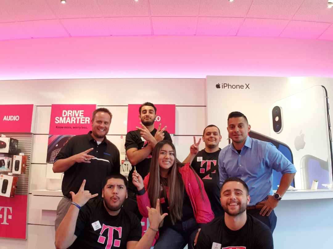 EDUB_WASIM's tweet photo. Hammer Team with @TyTheSamsungGuy 

#Note9SPenSelfieContest https://t.co/P1j5SDU0ed