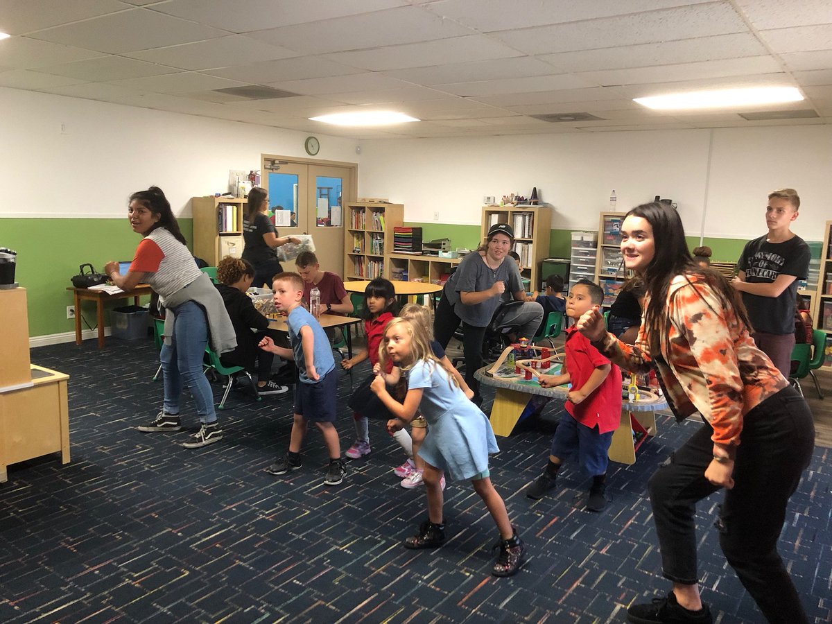 LaurelHouseOC's tweet photo. Our #LaurelHouseOC girls are frequent volunteers at the @bgc_tustin. The kindergartners love getting to dance and play with them! https://t.co/lRAordDV9q https://t.co/50MoTG0E0T