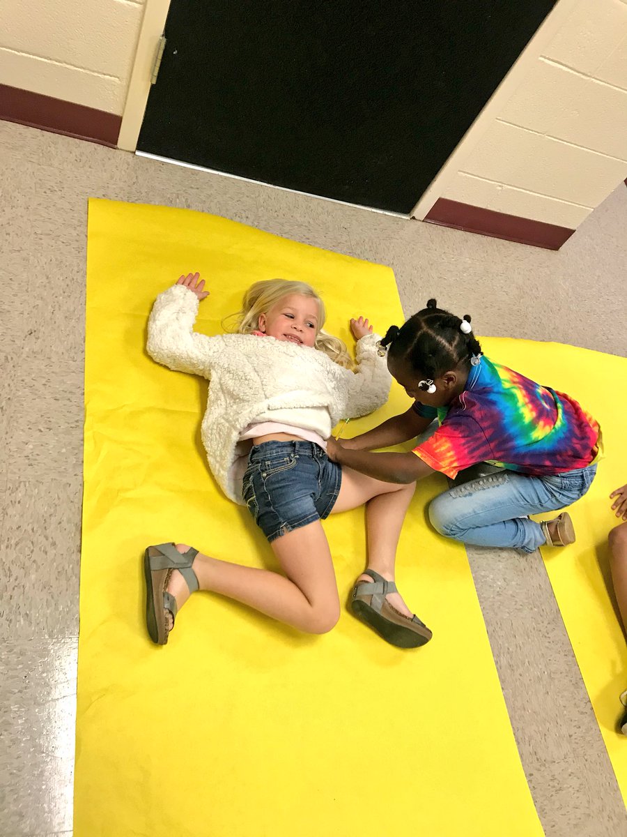ArtInTheHub_100's tweet photo. Big, BRIGHT things coming to a school near you! 2nd is in the works of a life-size, action packed project that studies the shape of the human body and how we make movement happen in our artwork! #moveslikejagger #lifesize #aoe #arted #pickapartner #KeithHaringforkids #K12ArtChat https://t.co/DIVxLXqNqG