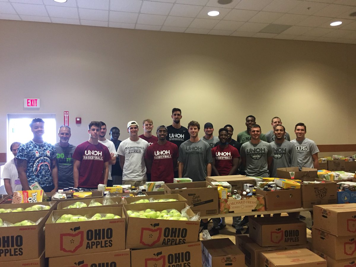 Partnering with the Lima-area Neighborhood Relief to serve free food for <a href="/UNOH_edu/">UNOH</a> and the community at the UNOH Event Center! Serving until 8:00PM tonight! #RacersRise