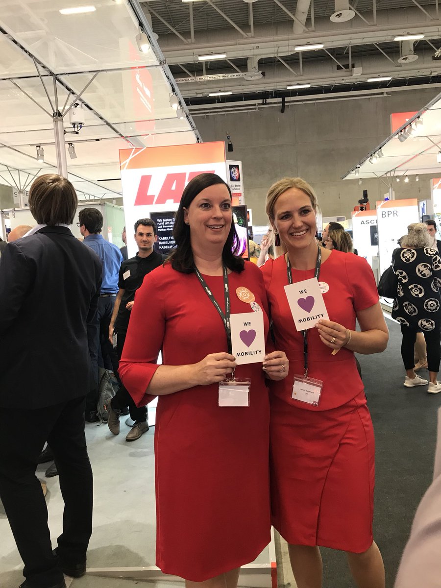 LAT_Berlin's tweet photo. #InnoTrans Tag2.. Highlights: Mehr #Innovationskraft mit gemischten Teams (#WiMLuncheon Partner), Besuch beim DB Ideenzug & Musik von #Pengg https://t.co/1rXPF0J299