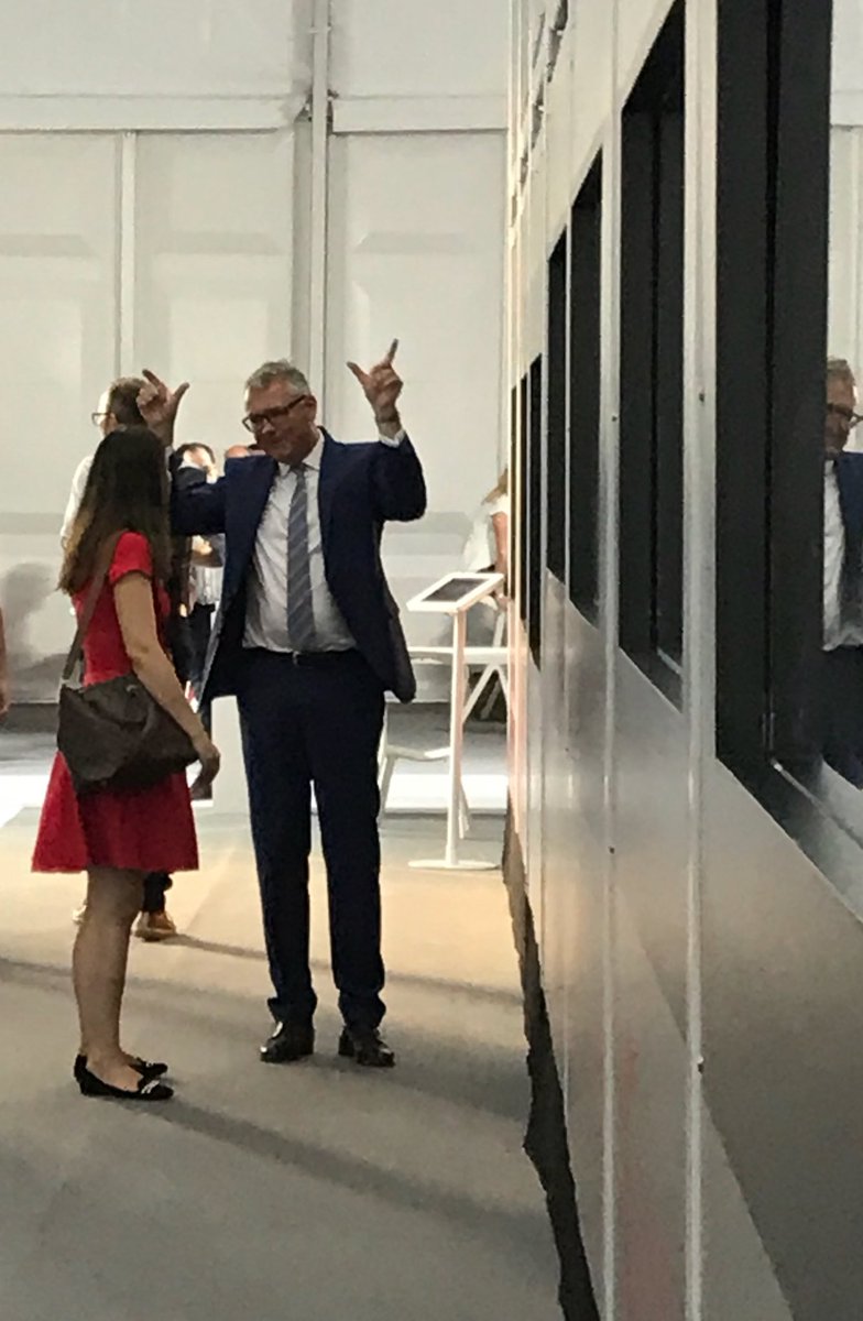 LAT_Berlin's tweet photo. #InnoTrans Tag2.. Highlights: Mehr #Innovationskraft mit gemischten Teams (#WiMLuncheon Partner), Besuch beim DB Ideenzug & Musik von #Pengg https://t.co/1rXPF0J299