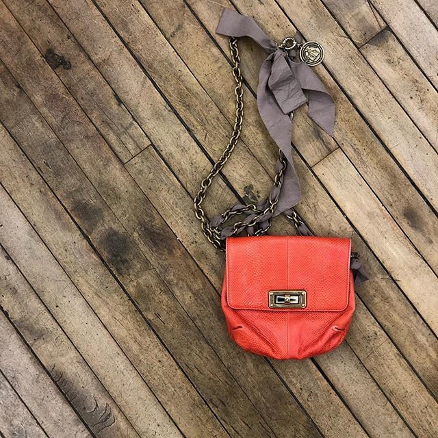 City_Revival's tweet photo. #Lanvin on the dance floor! This crossbody might look too classy to keep up - but she’d always have your back.... er.. side. #cuteandclassy #countyup #classic https://t.co/BtpnYir0wN https://t.co/IhQVW6c9dV